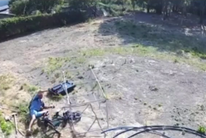 В Новороссийске вор извинился перед велосипедом, нагавкал на собаку и скрылся