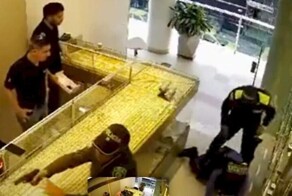 Налётчики переоделись в полицейских и ограбили ювелирный магазин