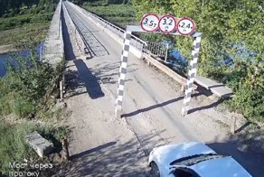 "Непроходимые" ворота в Усть-Куте