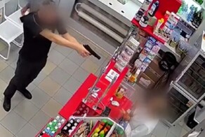 Суд арестовал героя завирусившегося видео с попыткой ограбления аптеки при помощи игрушечного пистолета