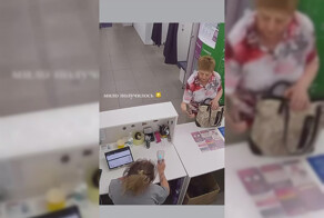 Милота дня: бабушка показала своего кота, когда ей сказали «мне нужен ваш код»