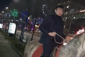 В Москве мужчина попытался залезть в окно к возлюбленной и сорвался со второго этажа