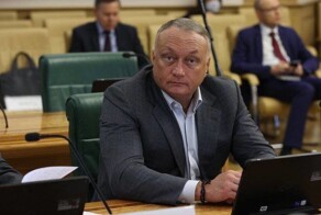 Российского сенатора Дмитрия Савельева задержали на выходе с заседания в Совете Федерации