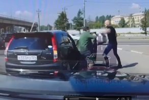 Депутат нокаутировал автомобилиста в ходе дорожного конфликта в Красноярске