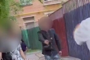 В Москве мужчина выстрелил в самокатчиков, которые его чуть не сбили