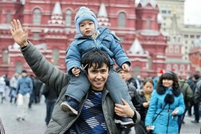 Семьи мигрантов с пятью детьми получают из бюджета России каждый месяц около 125 тысяч рублей