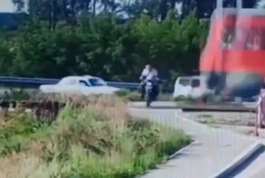 Неудачная попытка проскочить жд переезд