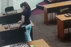 Участница чемпионата Дагестана по шахматам подлила под доску сопернице ядовитое вещество