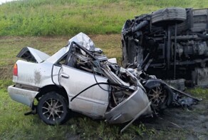 Ехали с похорон друга и разбились