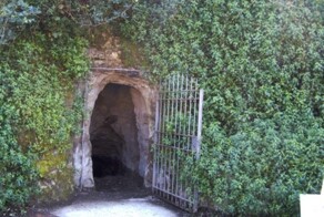 Неоднозначное место Неаполя – Собачья пещера и её атмосфера