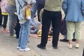 Женщину с 2-летним ребёнком сбили во дворе жилого дома в Подмосковье