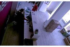 В Подмосковье клиентка побила сотрудницу пункта выдачи комплектом постельного белья