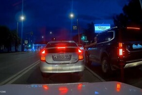 Очень обиделся, что его «подрезали»