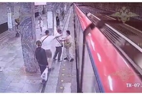 Мужчина с сыном подрались с пассажиром в метро