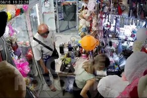 В новосибирском магазине покупатель избил молотком парня цветочницы