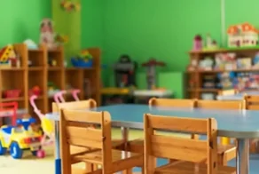 "Все какие-то неадекваты": в Кургане родители малыша разоблачили частный детский сад, надев на ребёнка звукозаписывающие часы