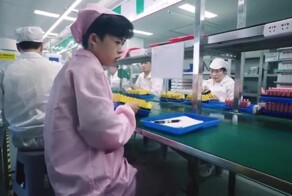 Блогер снял репортаж с китайской фабрики одноразовых вейпов и показал, как там проходит проверка их качества