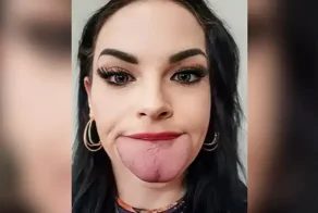 Как лопата: жительница Техаса попала в Книгу рекордов Гиннеса за самый широкий в мире язык