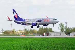 Самолет из Петербурга проехал хвостом по посадочной полосе в Сочи
