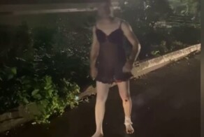 В Московской области мужчина в женской ночнушке кидался на детей и забирался в чужие машины