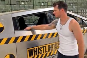 Американский блогер проверил Tesla Cybertruck на прочность и машина не прошла испытание
