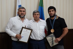 Выступавшему на Олимпиаде за Грецию борцу подарили квартиру в Дербенте