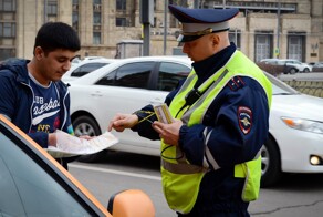В Ленобласти запретили иностранцам работать в такси