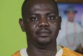 Судовой повар из Нигерии провел три дня в затонувшей лодке на глубине 30 метров