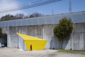 Необычные туалеты в общественных местах (22 фото)