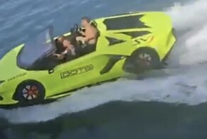 Водный катер  Lamborghini протаранил туристическое судно