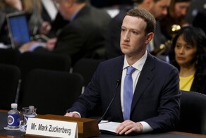 Марк Цукерберг признался, что цензурировал Facebook* под давлением властей США
