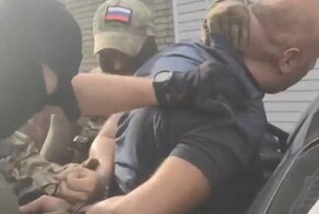 В Петрозаводске силовики задержали неадеквата, избившего пенсионера на дороге