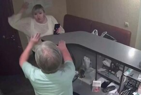 Из-за двух тысяч рублей клиентка в сауне напала на пенсионерку