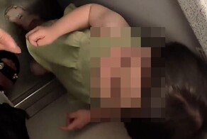 Пассажиры заперли плачущего ребёнка в туалете самолёта «в воспитательных целях»