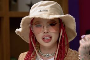 "Антиреклама пластической хирургии": Инстасамка ужаснула подписчиков своими силиконовыми ягодицами