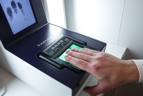 В России проведут эксперимент по сдаче биометрии мигрантами