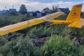 Легкомоторный самолёт совершил жёсткую посадку и попал на видео