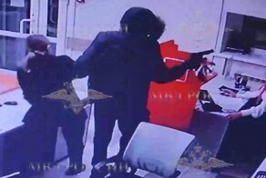 Россиянин ограбил банк с игрушечным пистолетом и заработал 8 лет колонии строгого режима