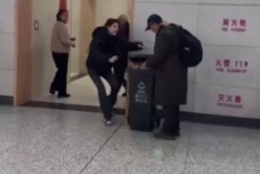 В Китае студенты используют мусорные контейнеры вместо чемоданов