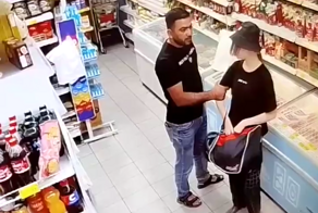 В Астрахани задержали мужчину, пристававшего к школьнице в супермаркете