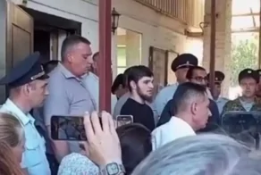 "Говори так же громко, как ты орал на батюшку!": в Краснодарском крае станичники пришли к бородачу, вступившего в дорожный конфликт со священнослужителем