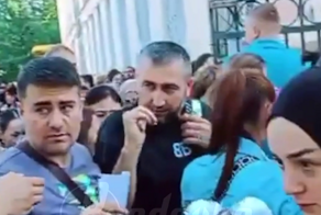 Школьная линейка в Котельниках попала на видео и вызвала много вопросов у местных жителей