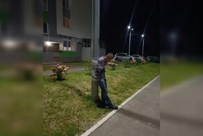 В Уфе двое мужчин привязали собутыльника к столбу и устроили потасовку с прохожими
