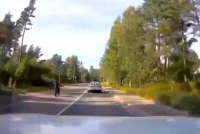 Такой маленький, а уже хруст