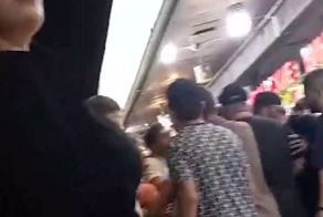 В Анапе охранники кафе избили туристов из-за отказа подростка показать им свой рюкзак