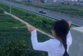 «Папа, я здесь! Ты меня видишь?»