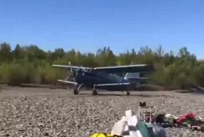 В Якутии самолёт Ан-2 едва не приземлился на головы туристов