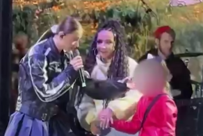 «Сегодня кошечка, завтра - собачка, а послезавтра решит, что теперь она мальчик": Миа Бойка ответила на критику за "унижение" квадробера