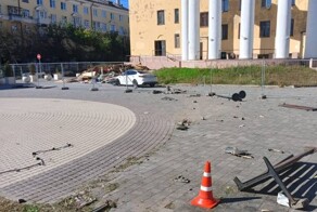 Уснул и снёс лавочку с пенсионерами