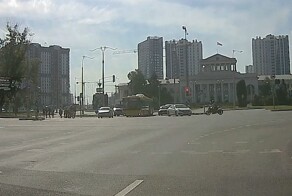 Если бы не машина, мог бы влететь в толпу пешеходов